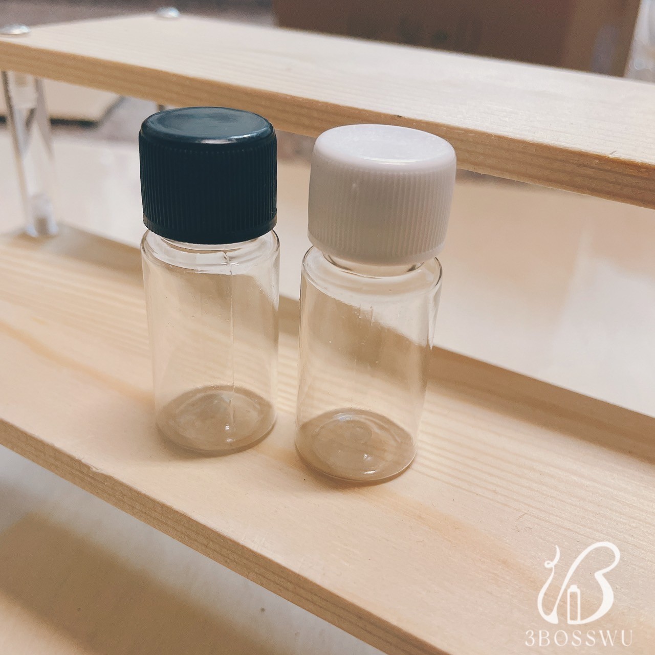 2652小工具｜3BOSSWU｜20ml旋轉蓋分裝瓶｜粉末｜液態｜乳液 分裝試用品行銷｜黑色／白色可選 ｜一組10個$40 ｜20231225