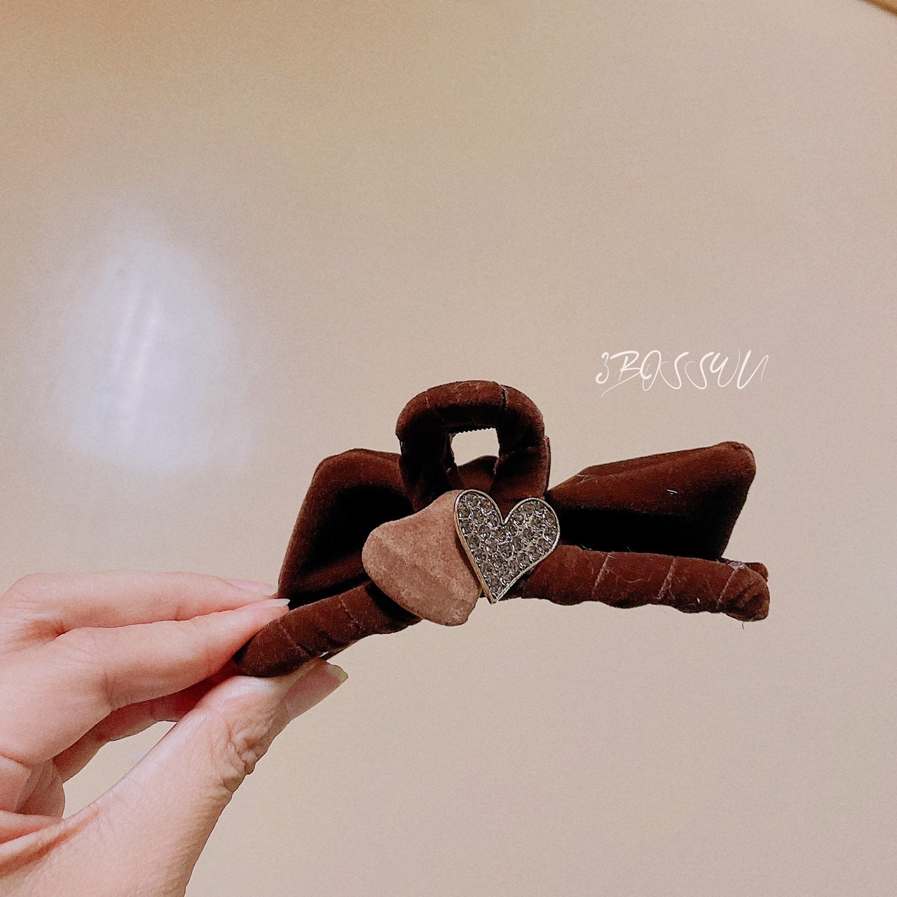 1513-髮飾/3BOSSWU小商品/絲絨布咖啡桃心後抓蝴蝶結大抓夾/每日嚴選必備小物/全館滿千免運