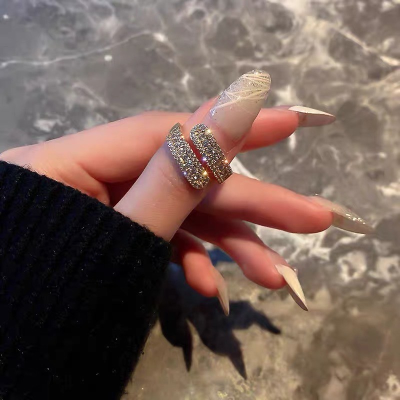 416手飾｜3BOSSWU小商品｜線型潮時尚水鑽造型開口戒指｜$290｜0905