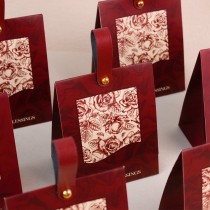 2858小工具-試用品行銷｜適合送禮自用｜復古花園紅色皮革手提包裝盒｜包禮品包裝盒｜婚慶喜糖盒｜禮品紙盒 ｜試用品行銷包裝｜$180(皮革提把+雙腳釘+紙盒)10組
