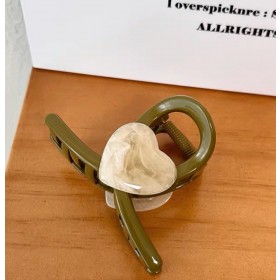 1417髮飾｜3BOSSWU小商品｜氣質感果凍色愛心抓夾｜春夏新款髮夾｜網紅鯊魚夾中爪夾｜綠色｜$120｜20230601