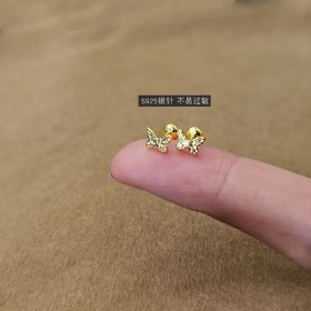 59耳飾｜3BOSSWU小商品｜925銀｜時尚蝴蝶螺絲養耳洞耳骨釘耳環｜金色｜鈦鋼精美螺絲耳骨釘耳環 ｜ 一對$150